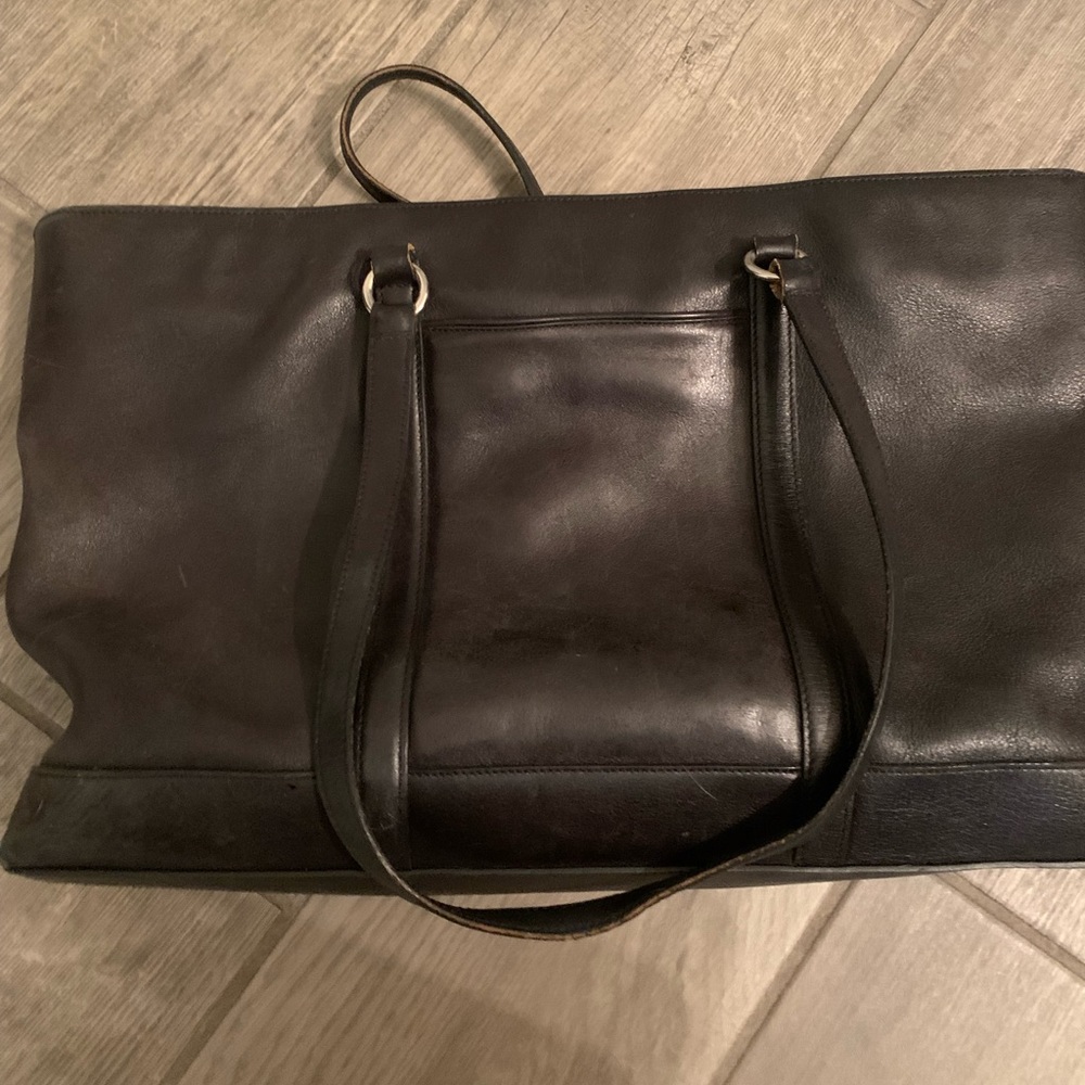 Authentic Coach black leather bag in great condition!